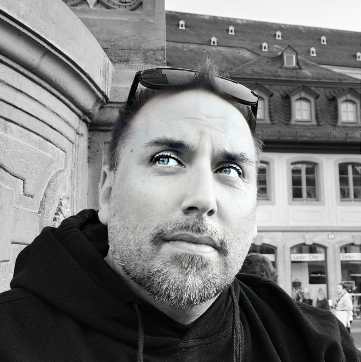 Ufuk Yildirim – originales AIRZWO Schwarzweiß-Porträt